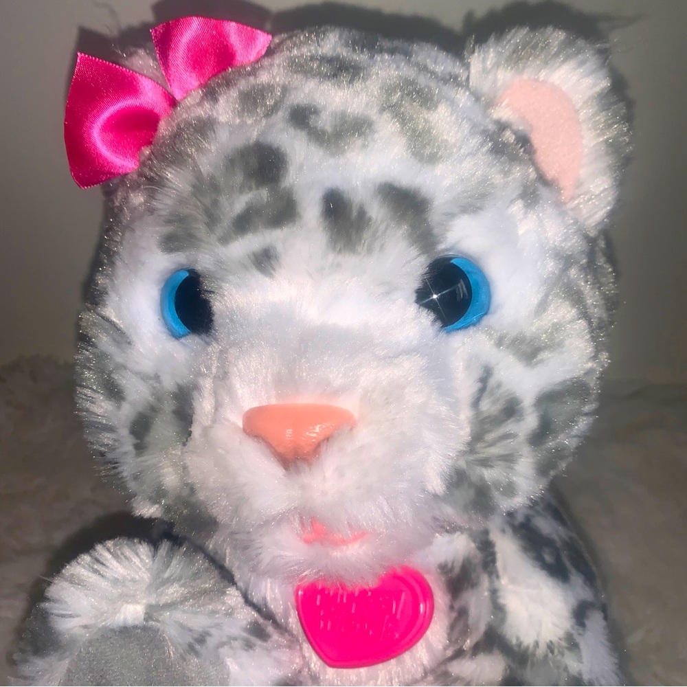 Hasbro FurReal *Flurry* My Baby Snow Leopard 2013 Gray And White Interactive